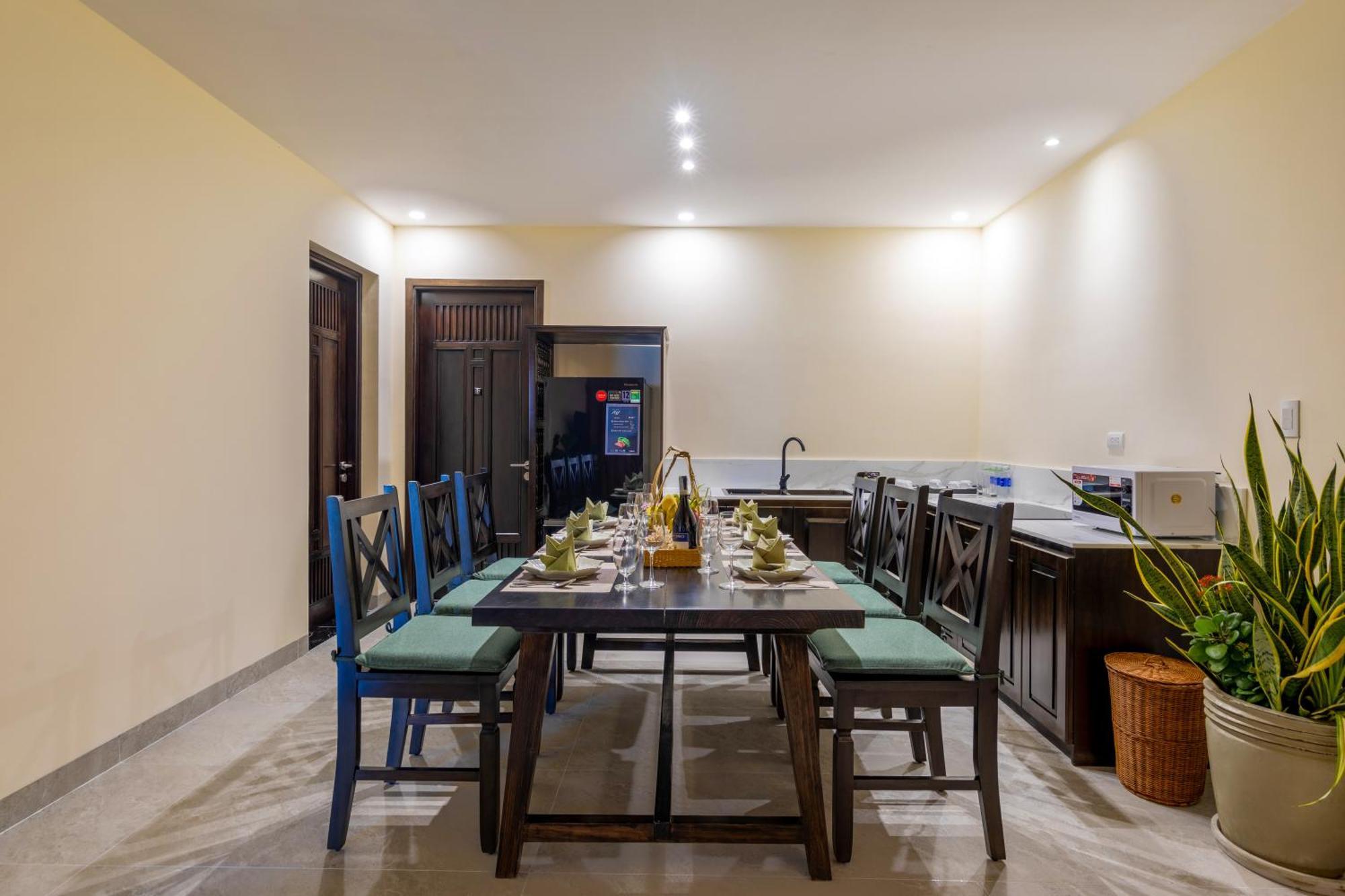 ปาล์ม การ์เด้ Hotel ฮอยอัน ภายนอก รูปภาพ A kitchen in a serviced apartment in Hanoi, Vietnam