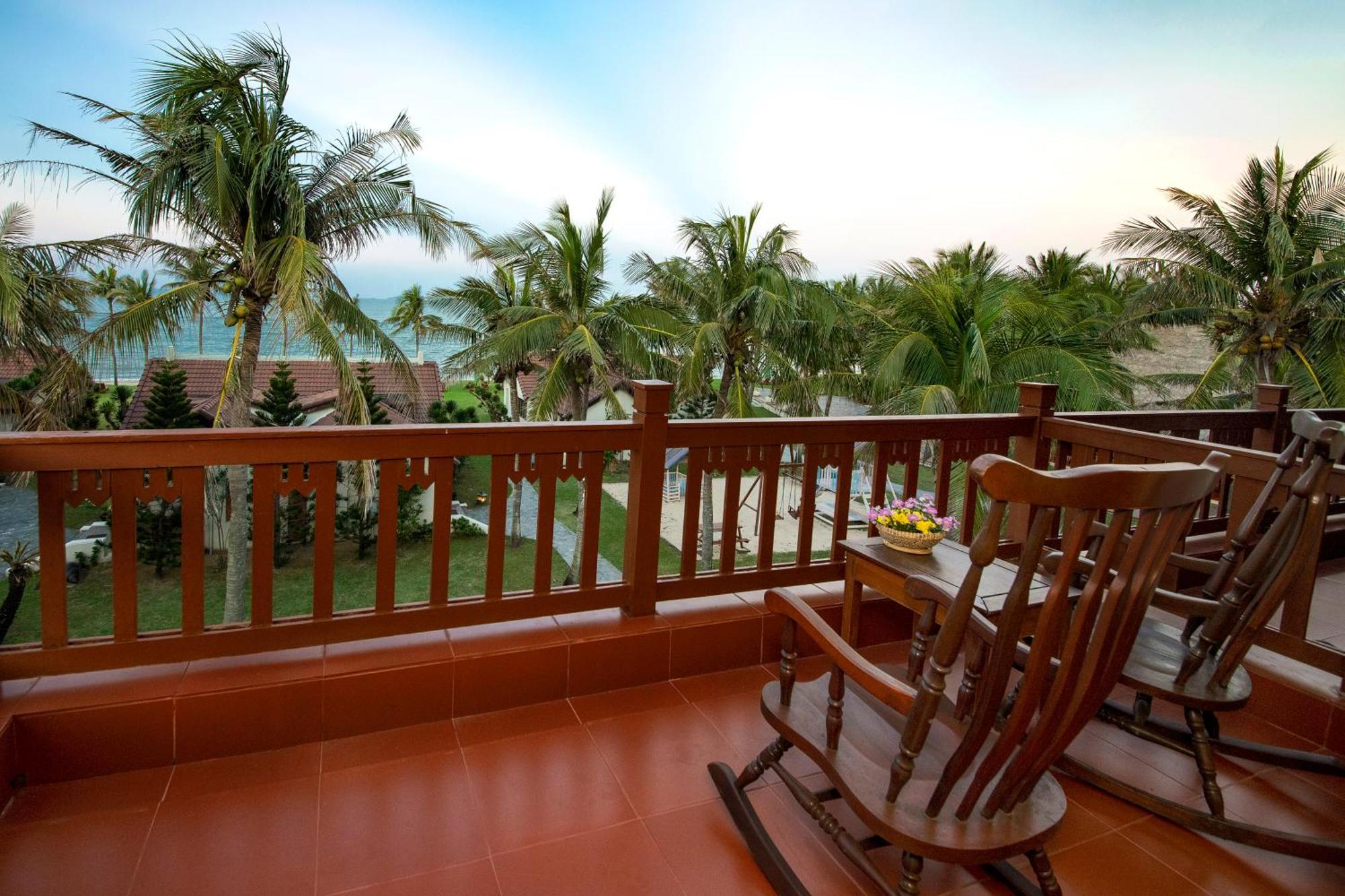 ปาล์ม การ์เด้ Hotel ฮอยอัน ภายนอก รูปภาพ A balcony