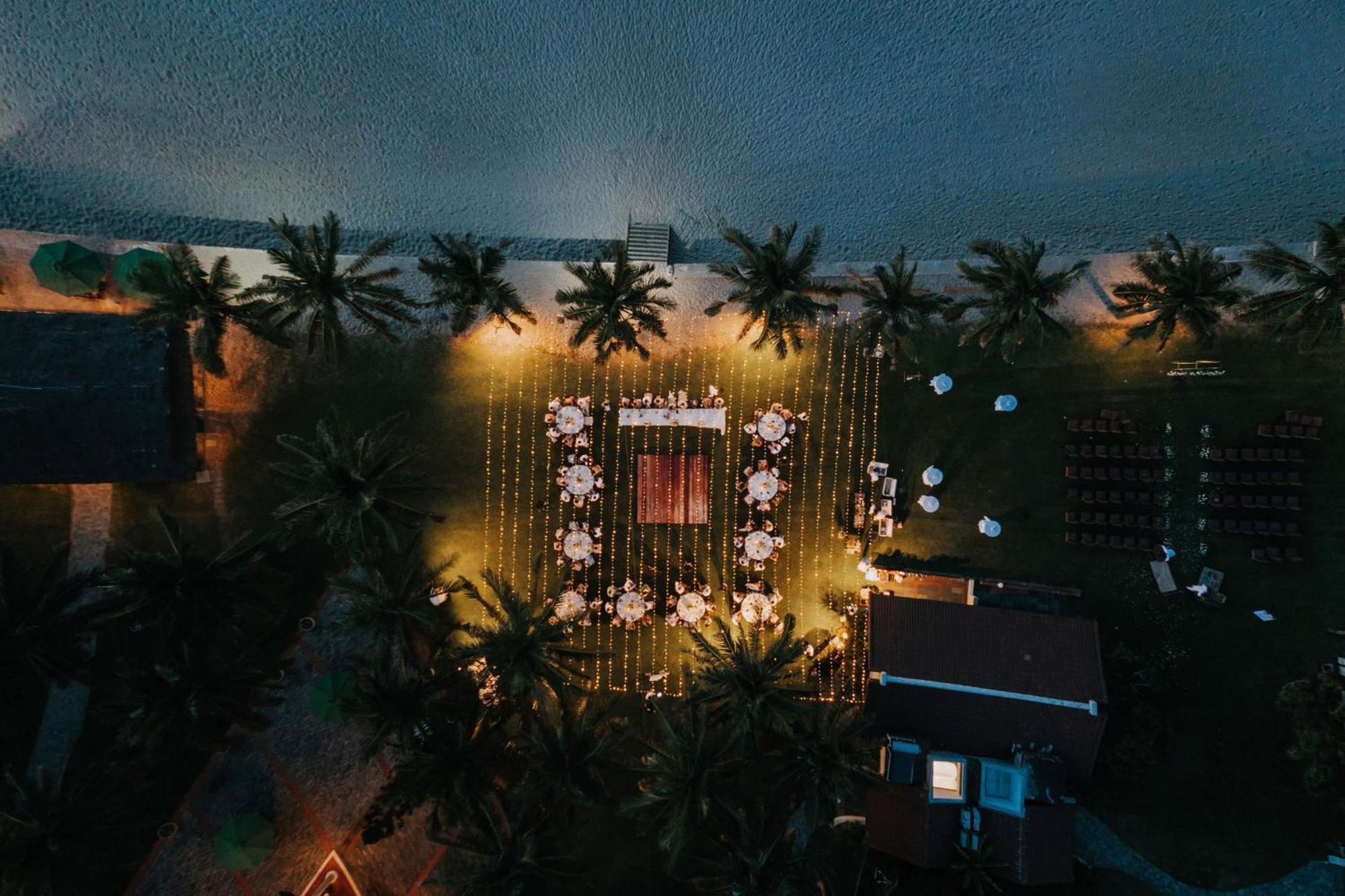 ปาล์ม การ์เด้ Hotel ฮอยอัน ภายนอก รูปภาพ Aerial view of the house at night
